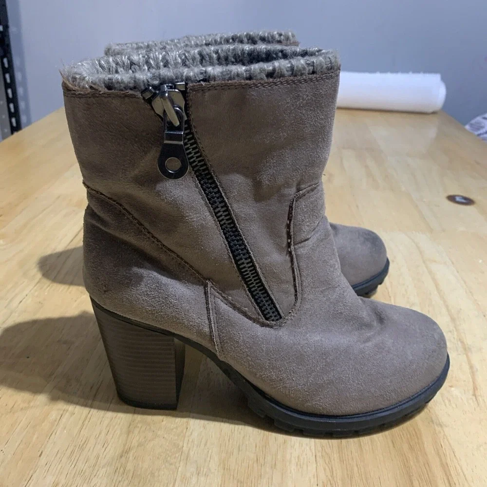 Mossimo Supply Co‎ Boots Womens 10 Emily Zip Ankle Bootie Brown Fabric Heels